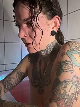 BrownieyQueen online show from December 2025 07:23:02 PM