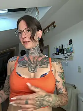 BrownieyQueen online show from June 2026 06:23:01 PM
