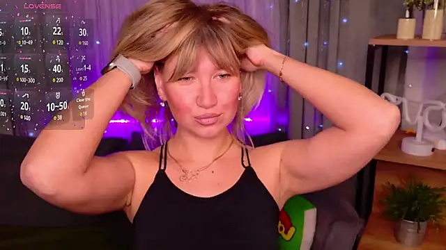 MilaBott online show from March 2025 07:23:02 PM