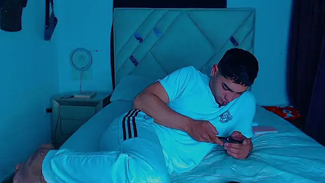 Rich boy01 online show from February 2025 03:25:02 AM