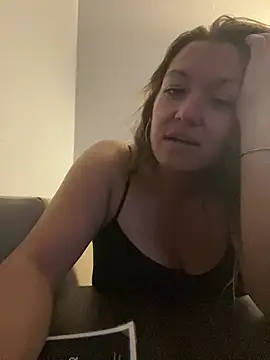 Snapshot of SummerV91 chatting on June 2026 06:18:02 AM SummerV91 online show from June 2026 06:18:02 AM