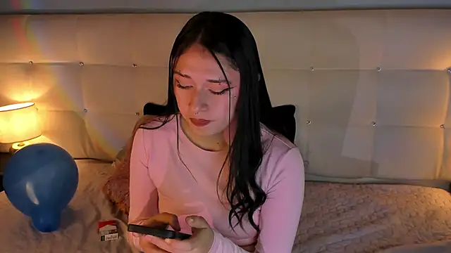 Zowi Hottiee online show from September 2025 02:55:02 AM