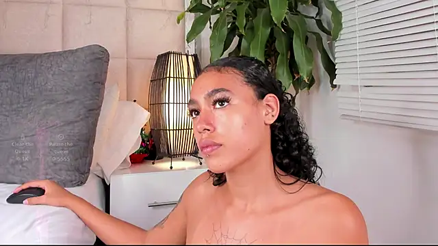 Snapshot of Nia_Bunny chatting on December 2024 05:53:02 PM Nia Bunny online show from December 2024 05:53:02 PM