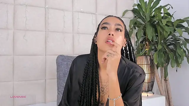 Snapshot of Nia_Bunny chatting on December 2024 06:16:02 PM Nia Bunny online show from December 2024 06:16:02 PM
