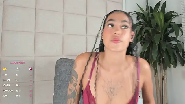 Snapshot of Nia_Bunny chatting on January 2025 05:56:01 PM Nia Bunny online show from January 2025 05:56:01 PM