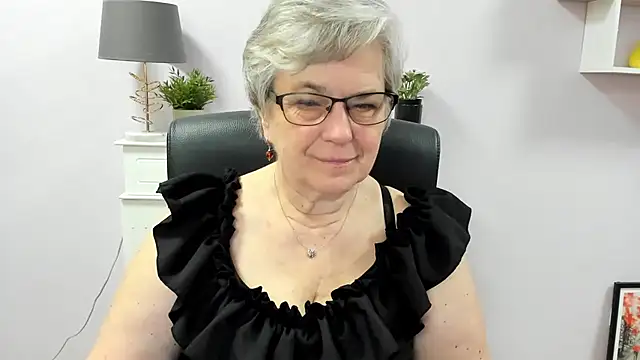 Snapshot of IrisDream chatting on May 2026 06:19:02 AM IrisDream online show from May 2026 06:19:02 AM