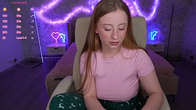 SilverrMoon online show from March 2025 02:17:01 AM