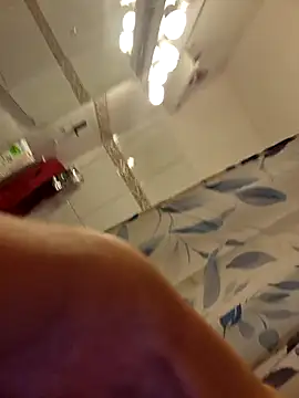 Josephine LIVE online show from November 2025 03:58:02 PM