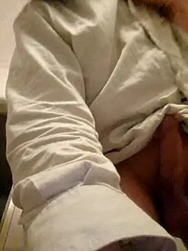 Josephine LIVE online show from April 2026 09:09:02 PM