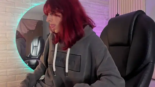 cloe  palmer online show from December 2024 06:33:01 PM