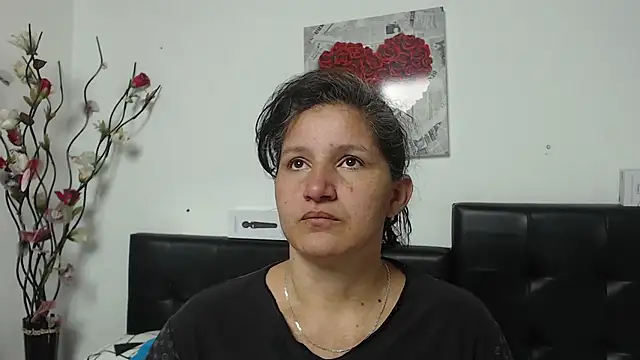 Snapshot of Angelinna_Milf chatting on February 2025 02:27:01 AM Angelinna Milf online show from February 2025 02:27:01 AM