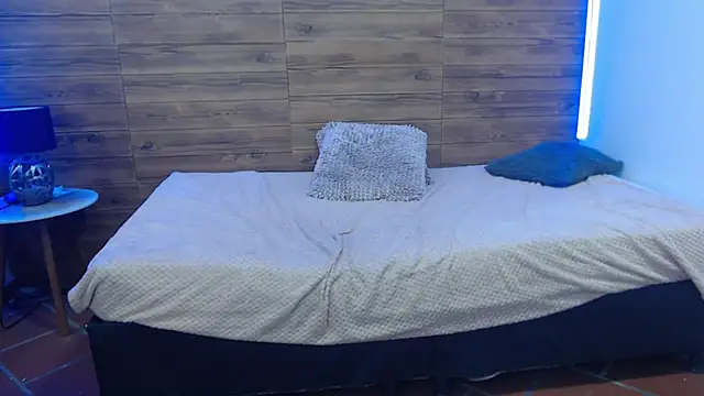 jhoellx online show from February 2025 06:35:02 PM