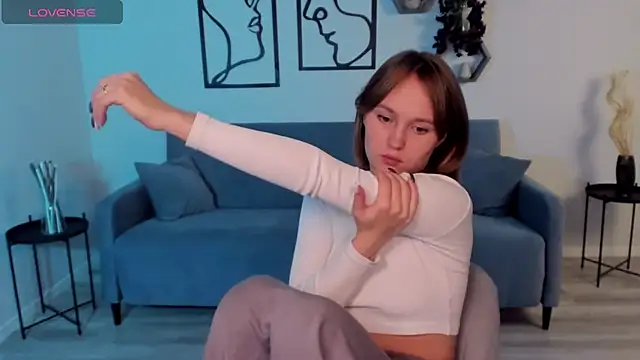 BritnieCute online show from October 2025 05:20:02 AM