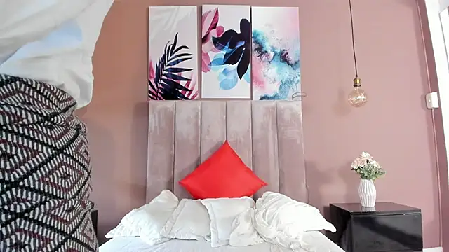 BellaClaiir online show from February 2025 05:02:02 PM