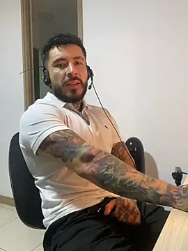 Snapshot of LeoSalvatore_ chatting on December 2024 05:47:02 AM LeoSalvatore  online show from December 2024 05:47:02 AM