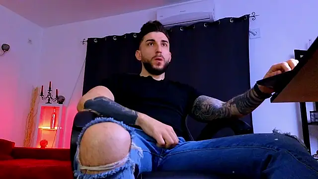 MightyAaron66 online show from April 2026 01:42:02 AM