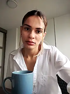 cuteluci  online show from February 2025 12:24:01 PM