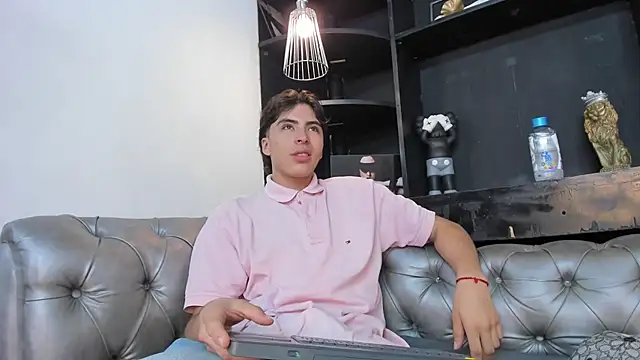 HeellBoy  online show from November 2025 03:38:01 AM