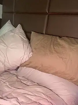 CrownedNyaries online show from January 2025 02:35:02 PM