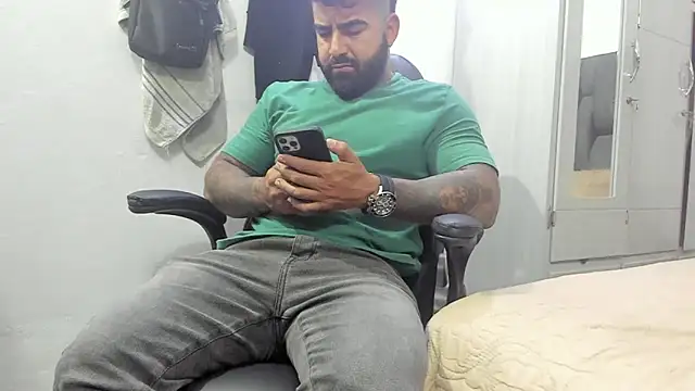 Lyon vach online show from January 2025 08:39:01 PM