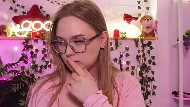 MonicaAsis online show from April 2026 07:58:02 PM