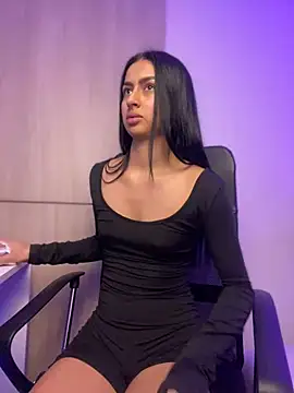 maddy bronw  online show from January 2025 01:06:02 AM