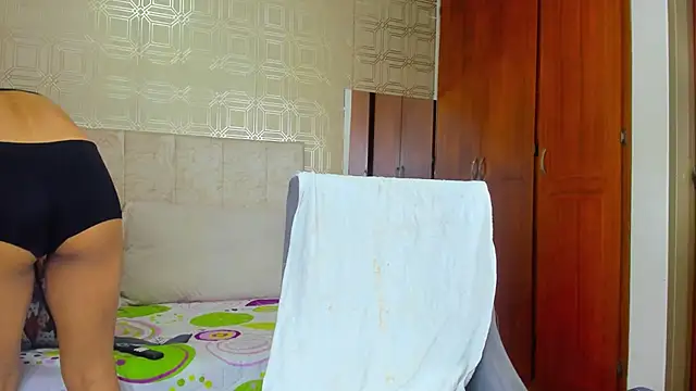 Snapshot of evelyn_wine chatting on December 2024 07:22:01 PM evelyn wine online show from December 2024 07:22:01 PM