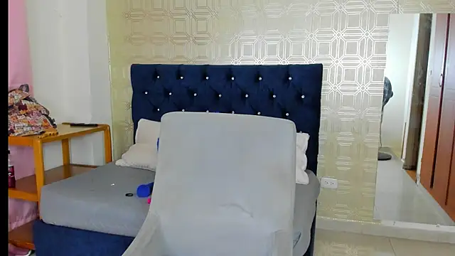 Snapshot of evelyn_wine chatting on January 2025 08:00:01 PM evelyn wine online show from January 2025 08:00:01 PM