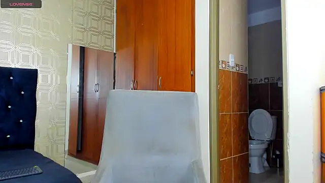 Snapshot of evelyn_wine chatting on March 2025 08:34:01 PM evelyn wine online show from March 2025 08:34:01 PM