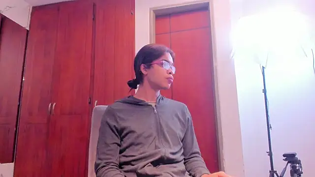 Snapshot of evelyn_wine chatting on September 2025 07:04:01 PM evelyn wine online show from September 2025 07:04:01 PM