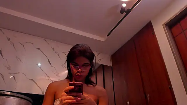 Snapshot of evelyn_wine chatting on September 2025 10:02:01 PM evelyn wine online show from September 2025 10:02:01 PM