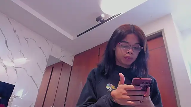 Snapshot of evelyn_wine chatting on October 2025 07:03:02 PM evelyn wine online show from October 2025 07:03:02 PM