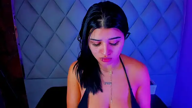 venusowen  online show from October 2025 01:31:02 PM