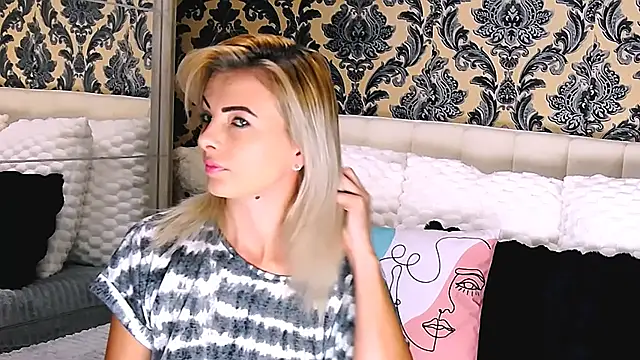 Snapshot of Aly_girl1 chatting on September 2025 08:30:01 AM Aly girl1 online show from September 2025 08:30:01 AM