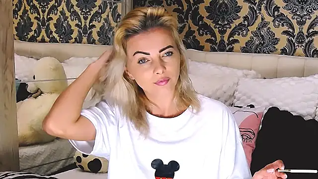 Snapshot of Aly_girl1 chatting on October 2025 09:07:01 AM Aly girl1 online show from October 2025 09:07:01 AM