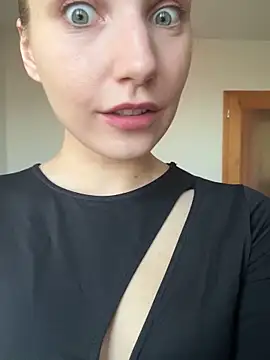 Snapshot of Sofia_Poly chatting on February 2025 09:37:01 PM Sofia Poly online show from February 2025 09:37:01 PM