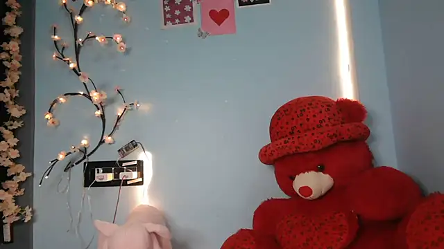 Reena Singh53 online show from December 2025 12:02:02 PM