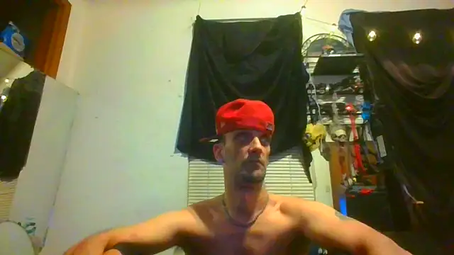 Snapshot of slinginbigD chatting on January 2025 12:37:02 AM slinginbigD online show from January 2025 12:37:02 AM