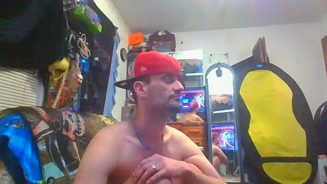 Snapshot of slinginbigD chatting on January 2025 06:43:02 AM slinginbigD online show from January 2025 06:43:02 AM