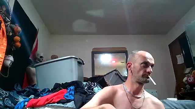 Snapshot of slinginbigD chatting on July 2026 10:33:01 PM slinginbigD online show from July 2026 10:33:01 PM