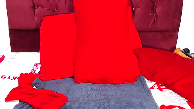 Honeybumsx32 online show from January 2026 06:44:02 PM