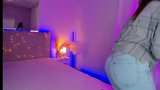 Laura Leee online show from April 2026 04:44:02 AM