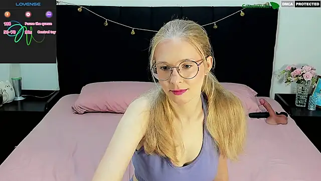 Snapshot of CatmintLush chatting on April 2026 11:31:01 PM CatmintLush online show from April 2026 11:31:01 PM