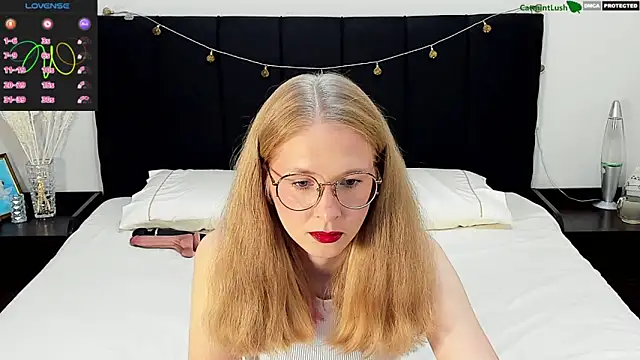 Snapshot of CatmintLush chatting on June 2026 11:40:01 PM CatmintLush online show from June 2026 11:40:01 PM