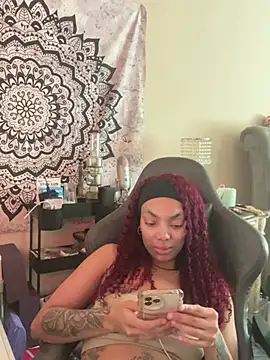 Snapshot of butterflybootyy chatting on December 2024 08:26:02 PM butterflybootyy online show from December 2024 08:26:02 PM