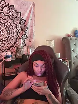 Snapshot of butterflybootyy chatting on December 2024 09:13:02 PM butterflybootyy online show from December 2024 09:13:02 PM