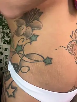 Snapshot of butterflybootyy chatting on January 2025 05:41:02 AM butterflybootyy online show from January 2025 05:41:02 AM