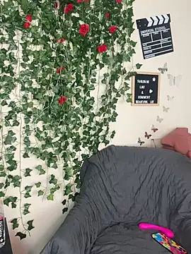 Snapshot of butterflybootyy chatting on February 2025 11:55:01 PM butterflybootyy online show from February 2025 11:55:01 PM