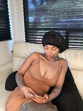 Snapshot of butterflybootyy chatting on September 2025 06:21:01 PM butterflybootyy online show from September 2025 06:21:01 PM