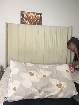 Snapshot of BhadBhad_Kitty chatting on October 2025 05:33:01 AM BhadBhad Kitty online show from October 2025 05:33:01 AM